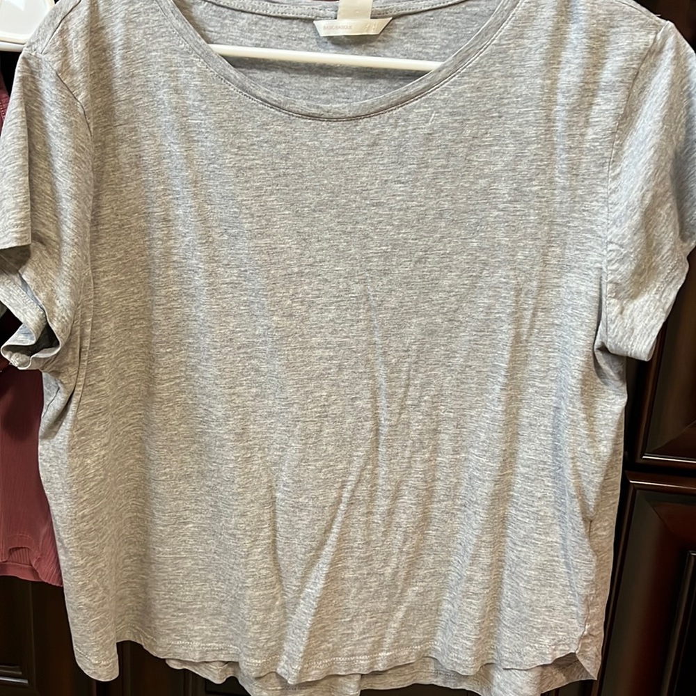 Grey tee